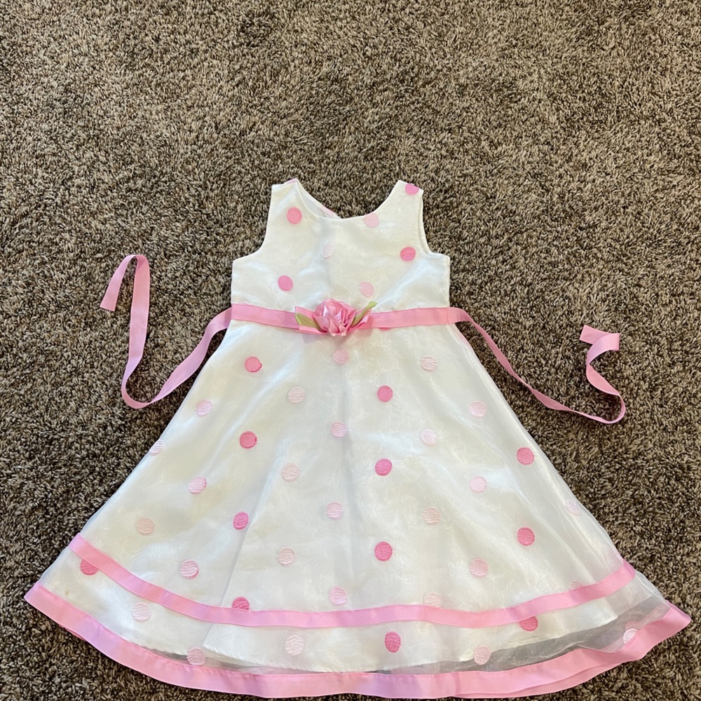 White with pink polka dots. Never worn no tags youngland beand